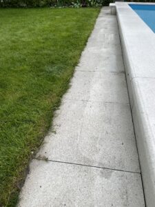 Betonwerkstein Garten- und Terrassenplatten richtig reinigen